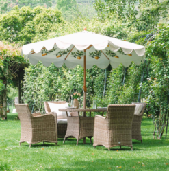 Hampshire 4-Seater Round Wicker Rattan Dining Set, Natural